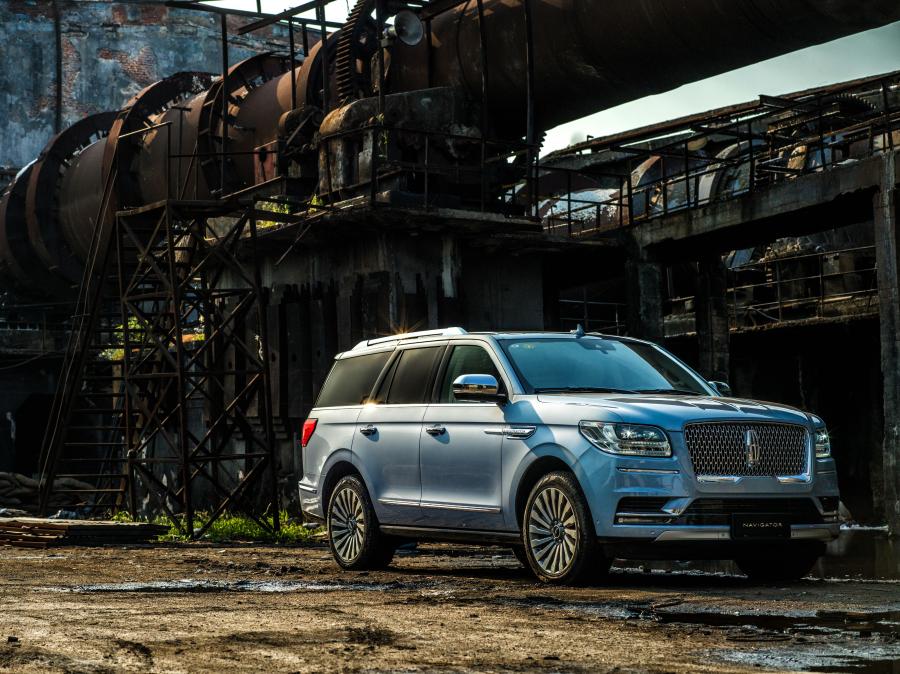  Lincoln Navigator Presidential 2017 года  (CN) (фото 24 из 40)